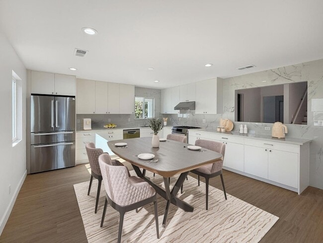 Building Photo - 2229 Pulgas Ave