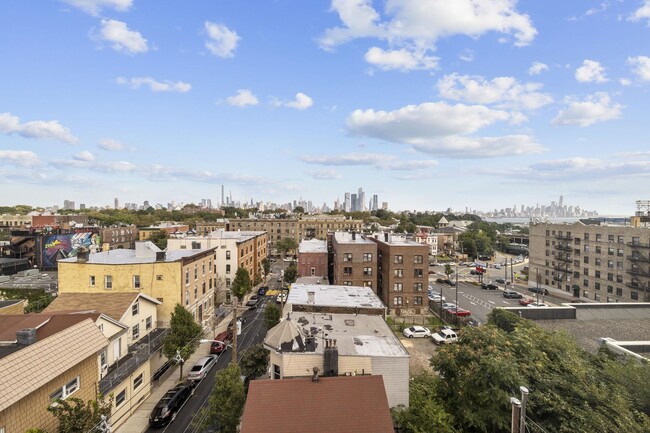 Building Photo - 121 34th St