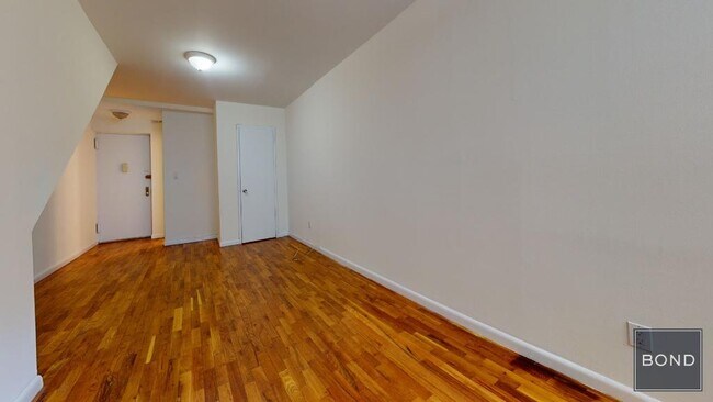 Building Photo - 1661 York Ave