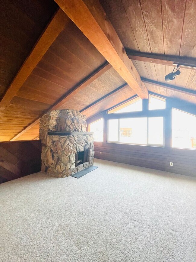 Building Photo - Coastal Living just step away from the BEACH~ Spacious - 3 story home with large living/dining ar...