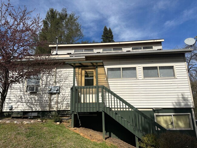 Building Photo - Unique 4 Bedroom with 2 Car Garage and out...