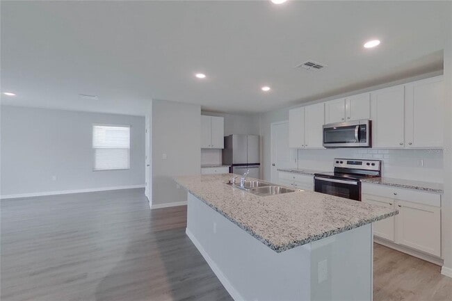 Building Photo - 8644 SW 44th Ct