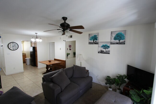 Building Photo - Furnished 2-Bedroom 2-Bathroom Condo at University Heights