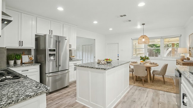 Building Photo - 3855 Crest Cove Cir