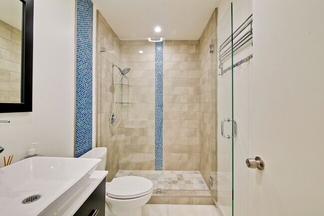 Building Photo - 1108 Shoreline Dr