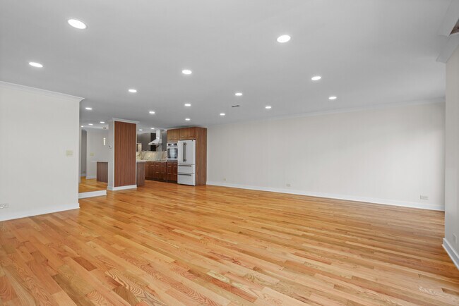 Building Photo - 628 Martin Ln