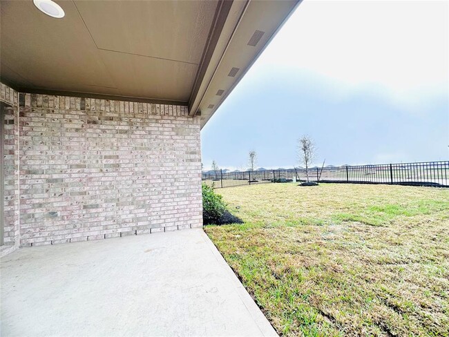 Building Photo - 27539 Village Cir Dr