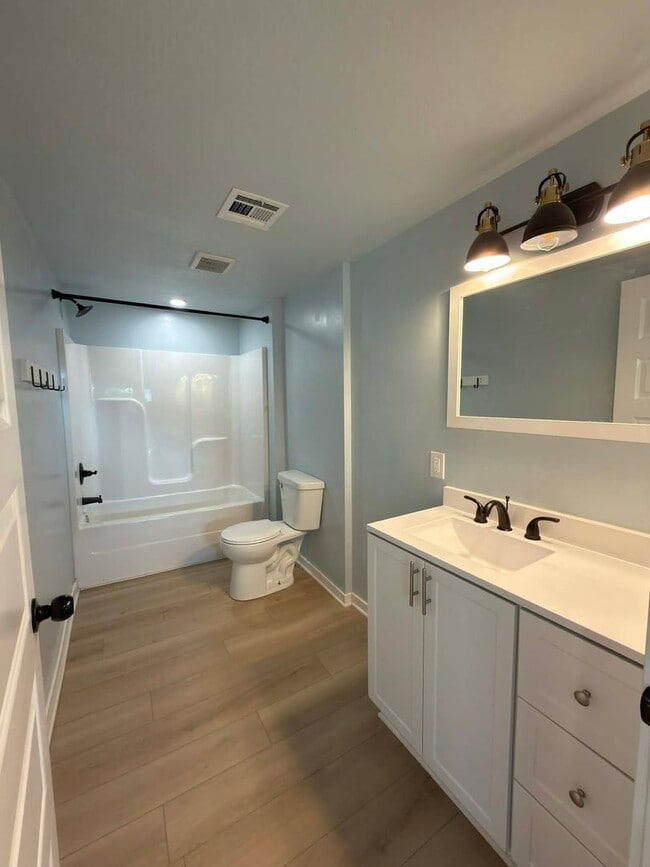 Building Photo - 814 High St