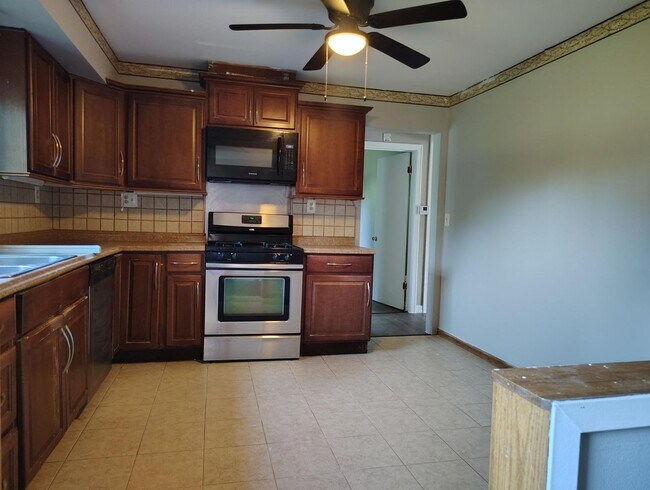 Building Photo - 4628 W Drexel Ave