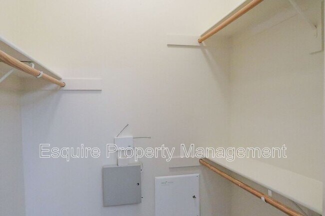 Building Photo - 232 Lightwood St