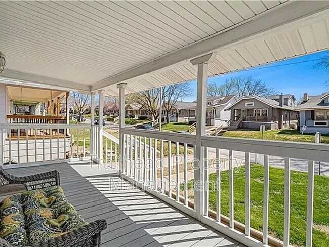 Building Photo - 46 W 74th St