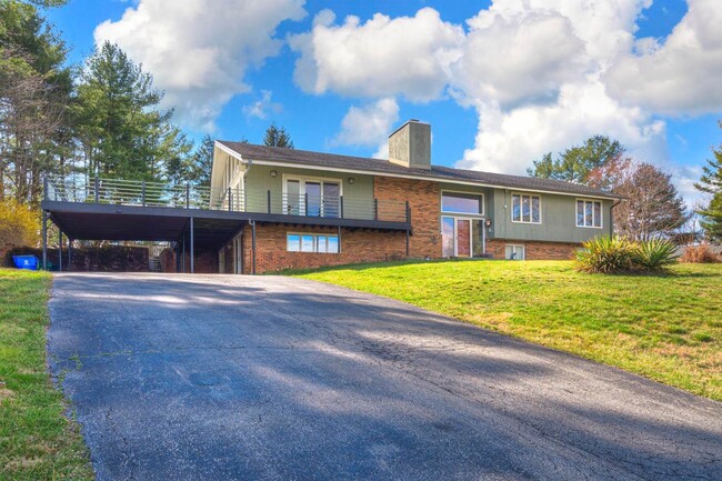 Primary Photo - Open Floor Plan Home with Fenced Yard and ...