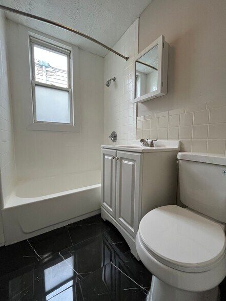 Building Photo - 244 Duncan Ave