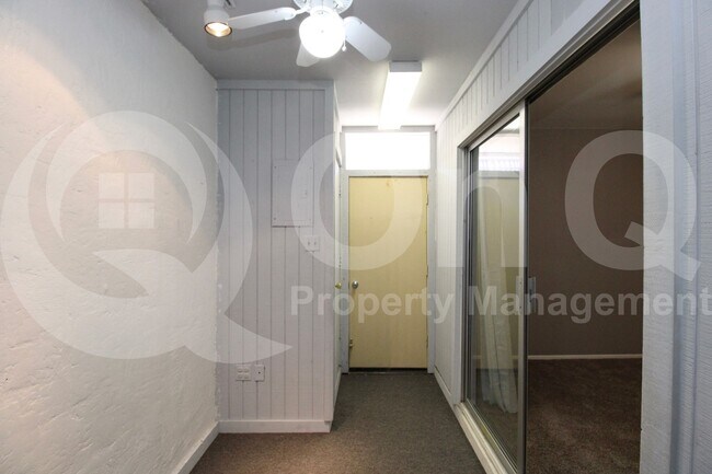 Building Photo - 9021 W Elm St