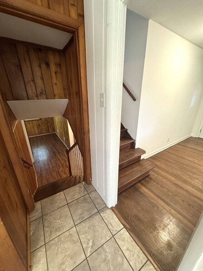 Building Photo - 5br home off S. Milledge For Rent