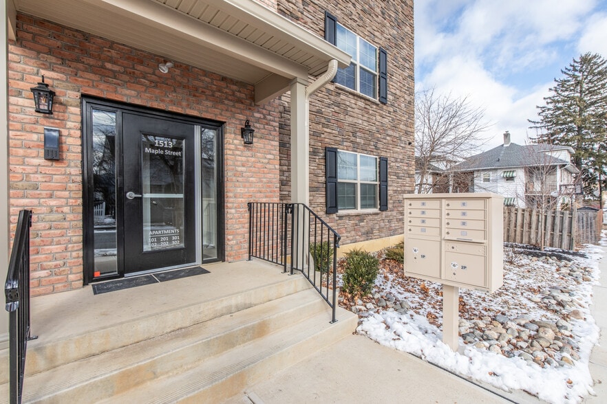 Building Photo - 1513 Maple St