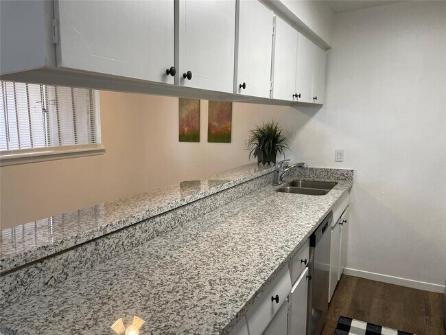 Building Photo - 1529 Wirt Rd