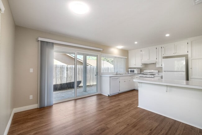 Building Photo - 344 Rancho Vista Pl