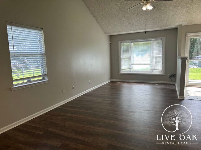 Building Photo - ENJOY A $500 MOVE-IN CREDIT WHEN YOU LEASE TODAY!**