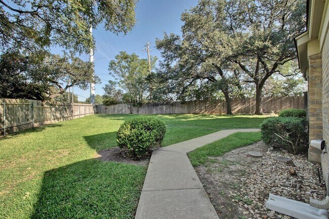Building Photo - 11301 Jollyville Rd