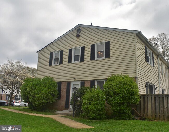 Building Photo - 16 Blue Ribbon Ct