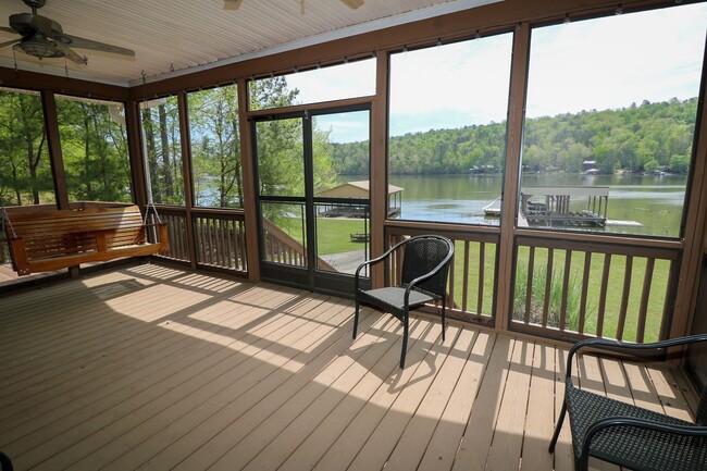 Building Photo - Wonderful Lake Home