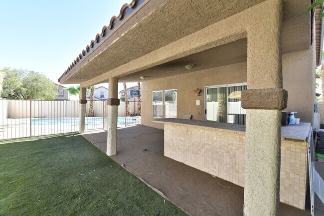 Building Photo - Spacious 4Bed/2Bath/2Car Home located in North Las Vegas w/ Pool!