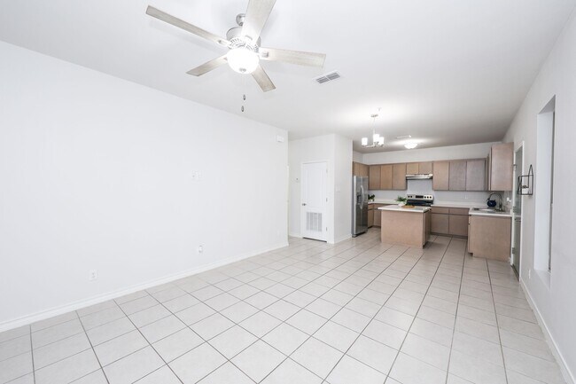 Building Photo - 1511 Don Camilo Blvd