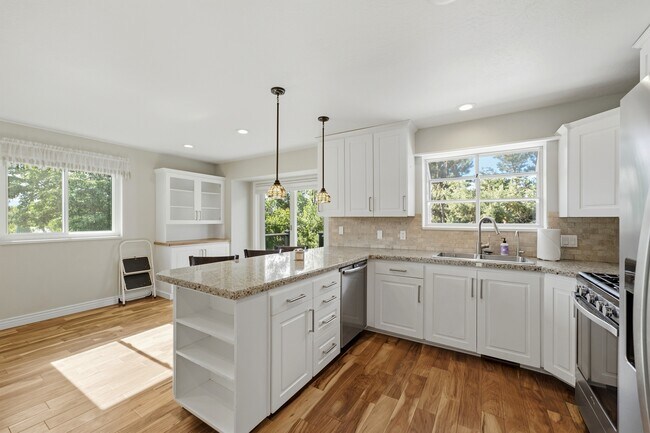 Building Photo - 12 E 500 S