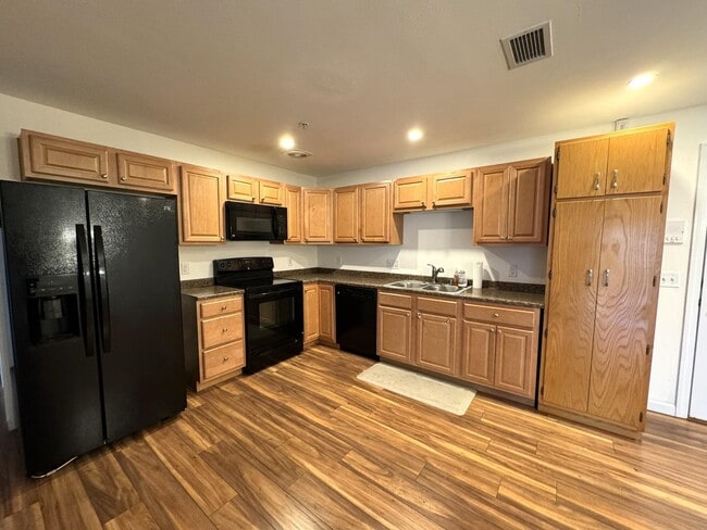 Building Photo - 65 Fordway Extension