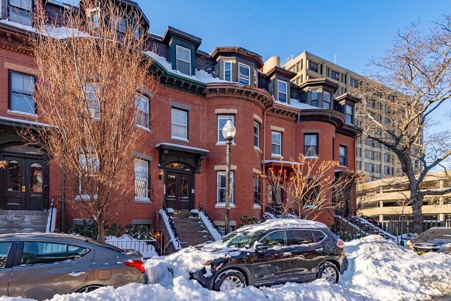 Building Photo - 85 E Brookline St