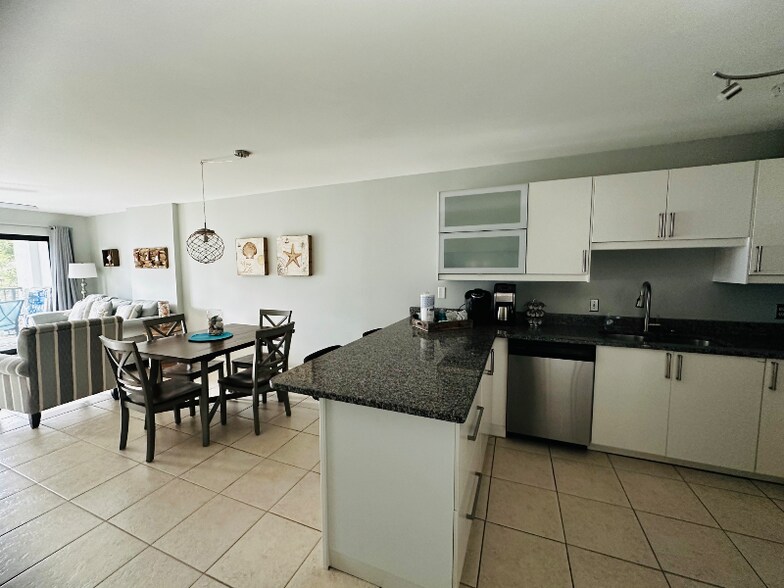 Building Photo - 10 Lemoyne Ave