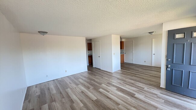 Building Photo - 4 Bed 2 Bath House on large Lot w/Fenced Backyard - Pets Possible