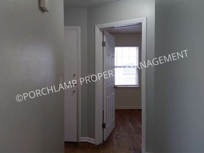 Building Photo - 1524 Edward Ave SE