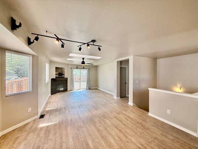 Building Photo - 4631 Fencer Rd