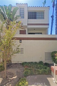Building Photo - 2931 Plaza del Amo
