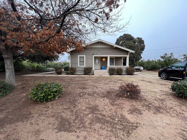 Building Photo - Country Home