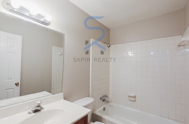 Building Photo - Move in before November 30th and get $100 ...