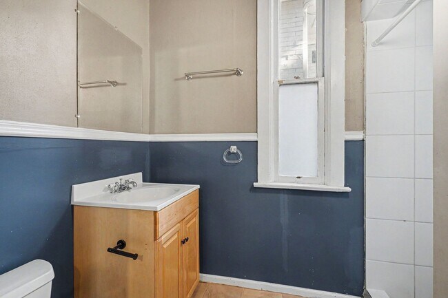 Building Photo - Comfort & Convenience in the Heart of Denver – 3BR/2BA