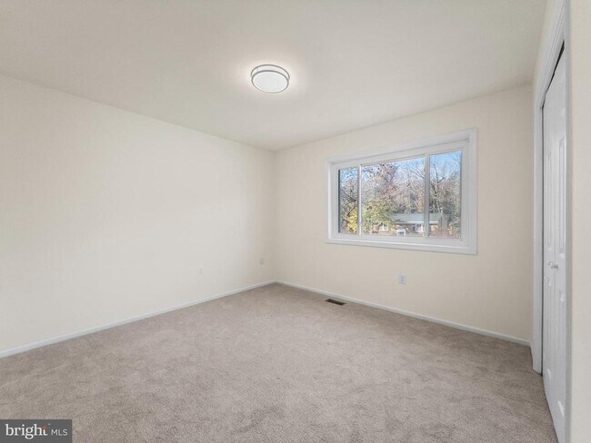 Building Photo - 10100 Le Fevre Dr