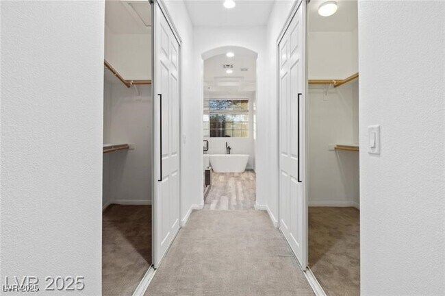 Building Photo - 4630 Laguna Vista St