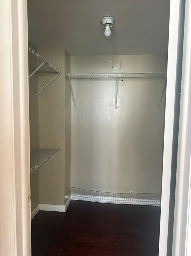 Building Photo - 4222 Inverrary Blvd