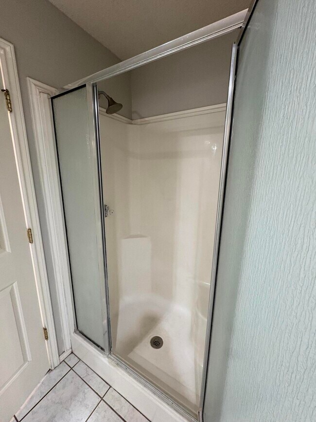 Building Photo - 412 Primrose Ave