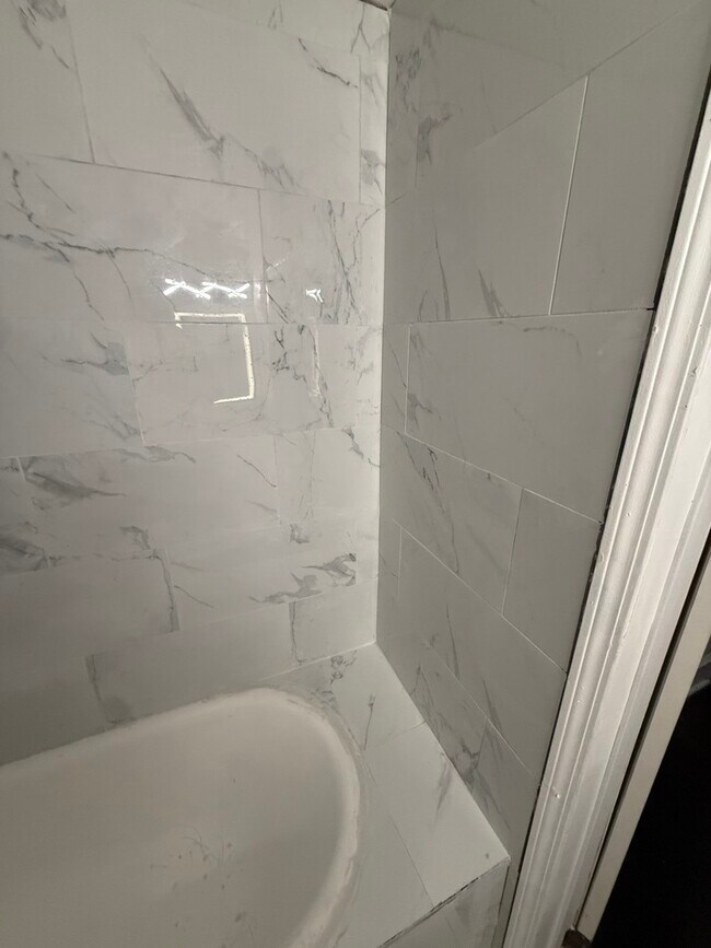 Building Photo - 746 N Schuyler Ave