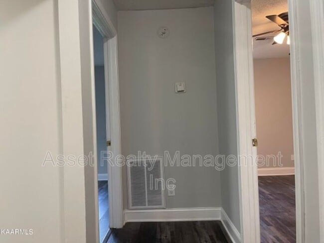 Building Photo - 4119 Porter Ave