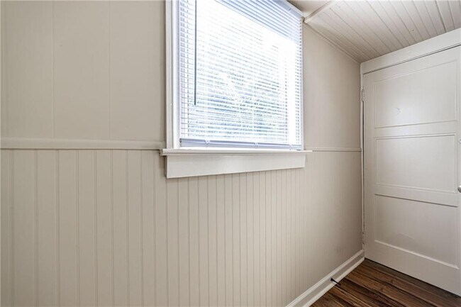 Building Photo - 1029 Katherwood Dr SW