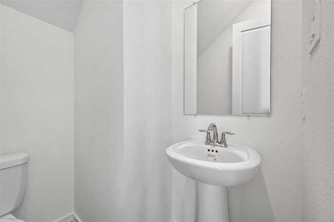 Building Photo - 32006 Medallion Oaks Trl