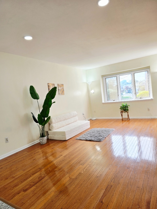 Building Photo - 821-21 Creek Ct