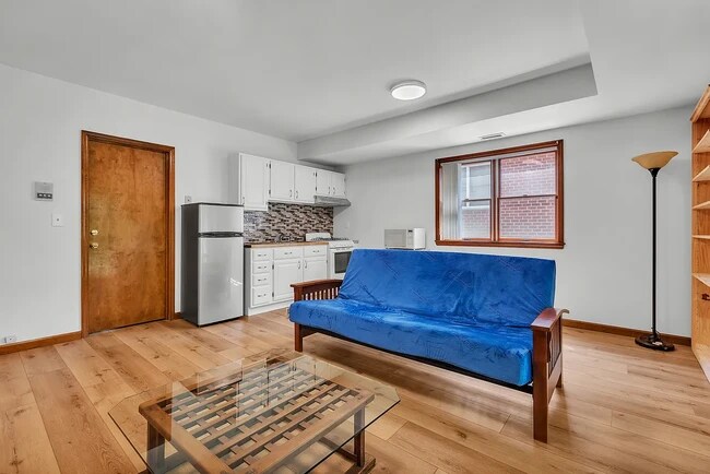 Building Photo - 9 Bronxville Ln