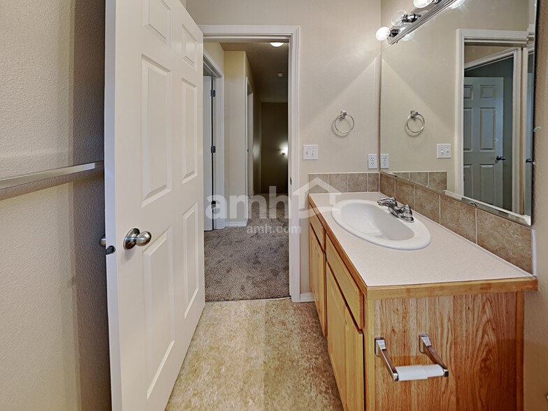 Building Photo - 6360 S White Cliff Ave